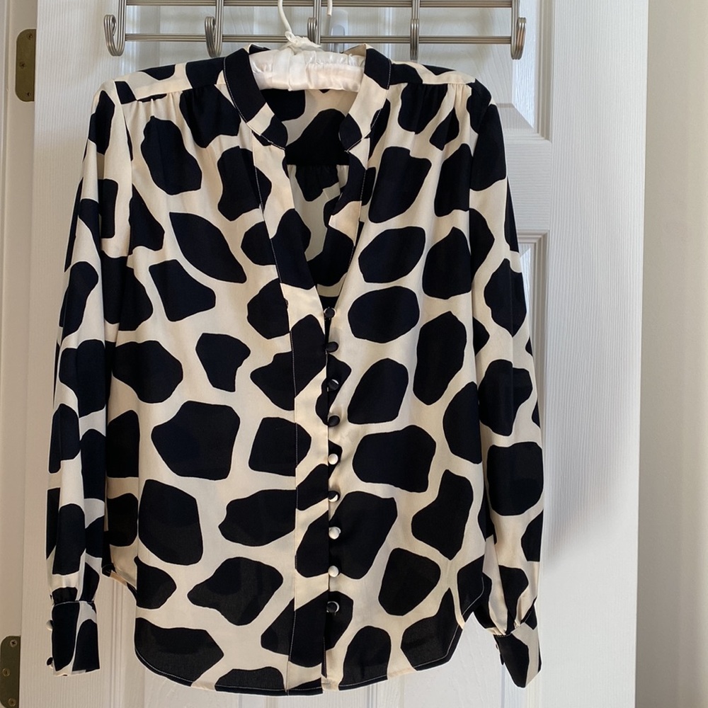 Ann Taylor size medium petite long sleeve black & cream top with covered buttons